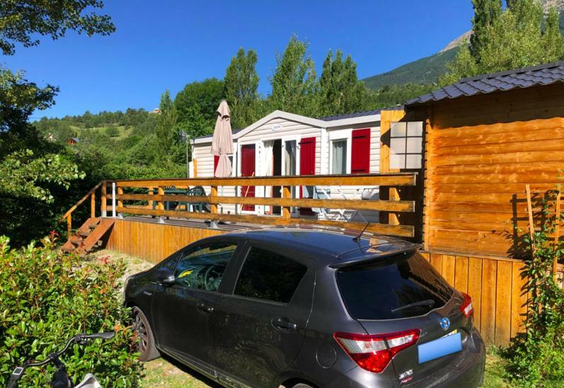 Mobil Proche Du Plan D'eau D'embrun
