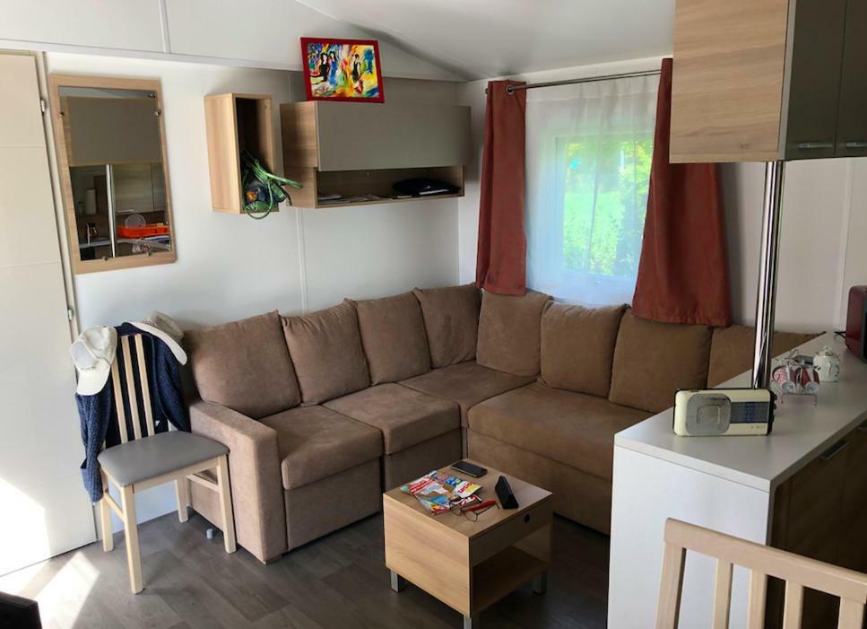 Mobil Proche Du Plan D'eau D'embrun Holiday park